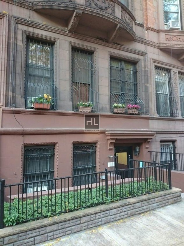 Building Photo - No fee apt in Brownstone on West 89th Street
