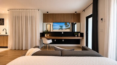 Building Photo - 740 SW 9th St