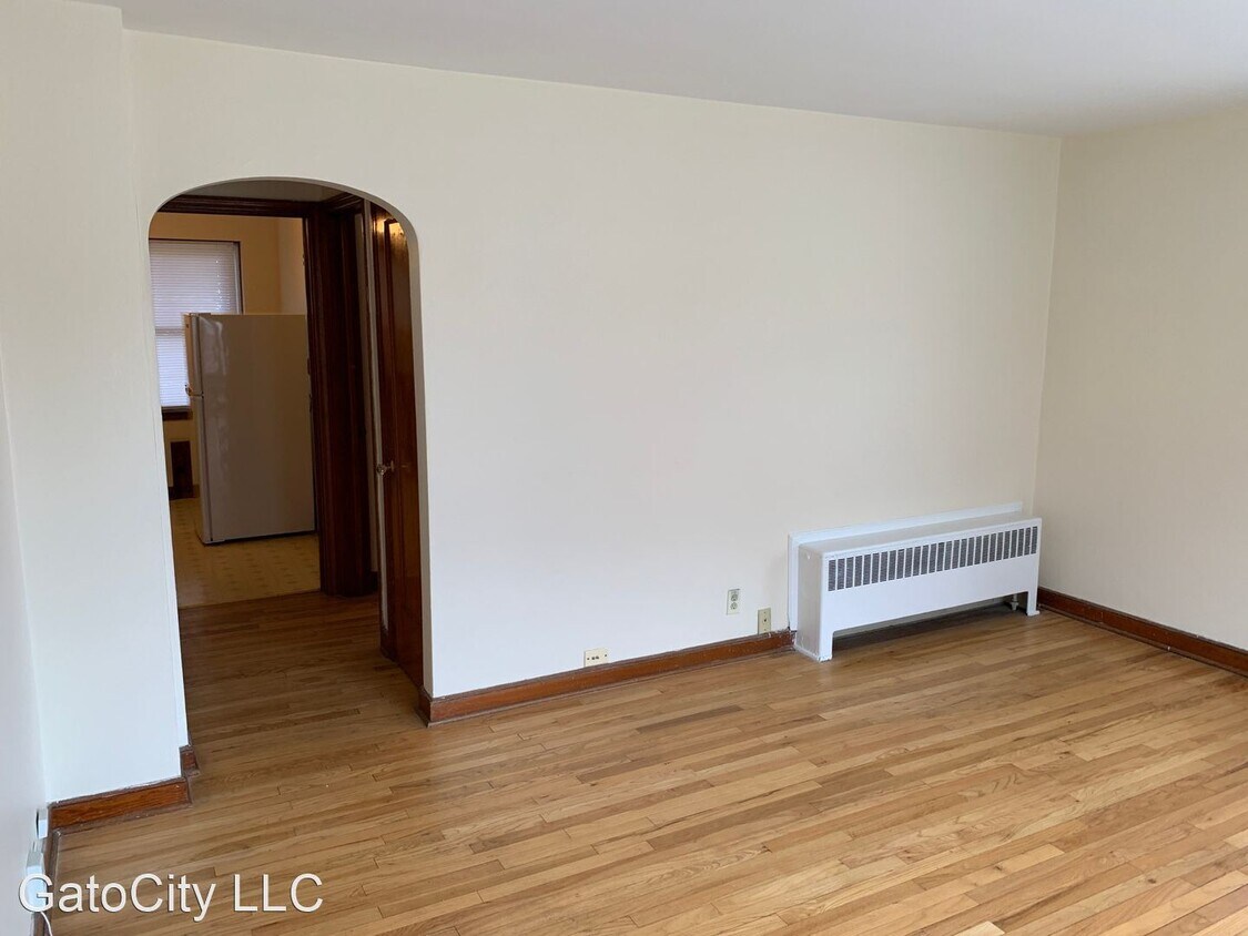 7505 W Center St, Wauwatosa, WI 53210 Room for Rent in Wauwatosa, WI