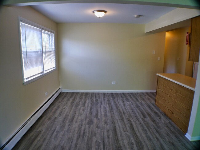 Foto del edificio - 10410 Moody Ave