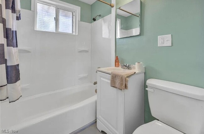 Building Photo - 3004-3006 Cromwell Dr