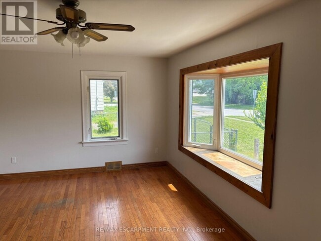 Building Photo - 5648 Royal Manor Dr