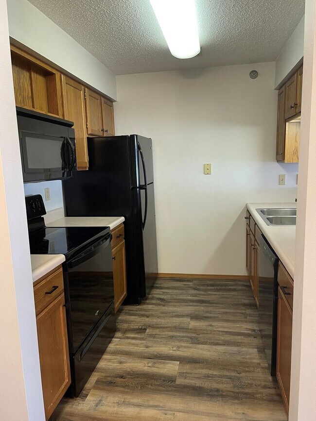 Foto del interior - Updated Apartment Homes at Carmel Estates with In-Unit Laundry & Great Amenities