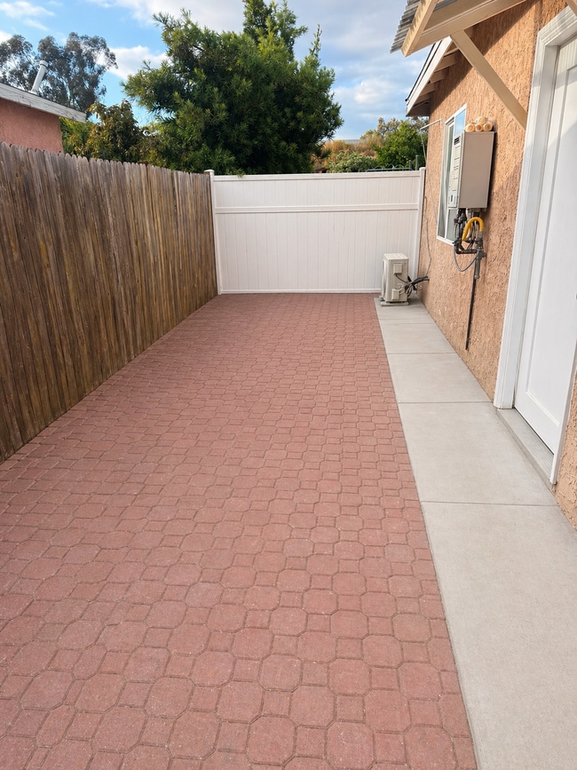 Espacio de patio - 14643 Chatsworth St