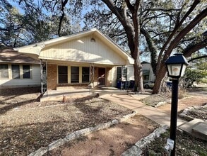 Building Photo - 302 Park Ln