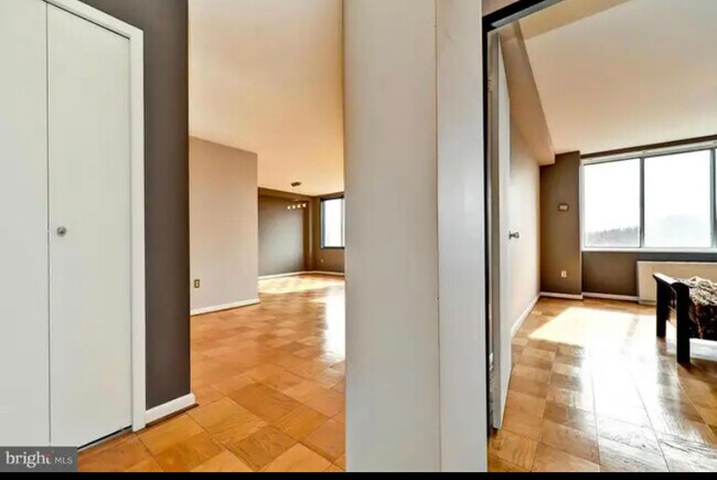 Foto del edificio - 6631 Wakefield Dr