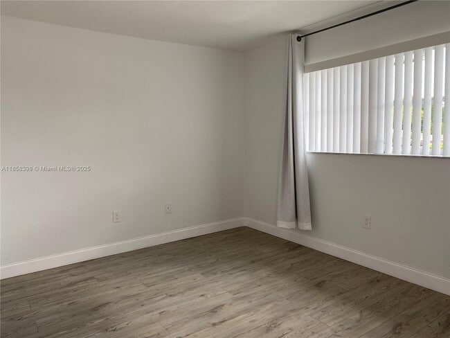 Foto del edificio - 6503 Winfield Blvd