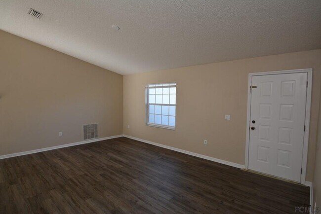 Foto del edificio - 84 Foxhall Ln