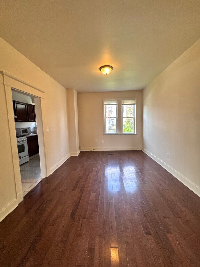 Foto del edificio - 2708 W Franklin St