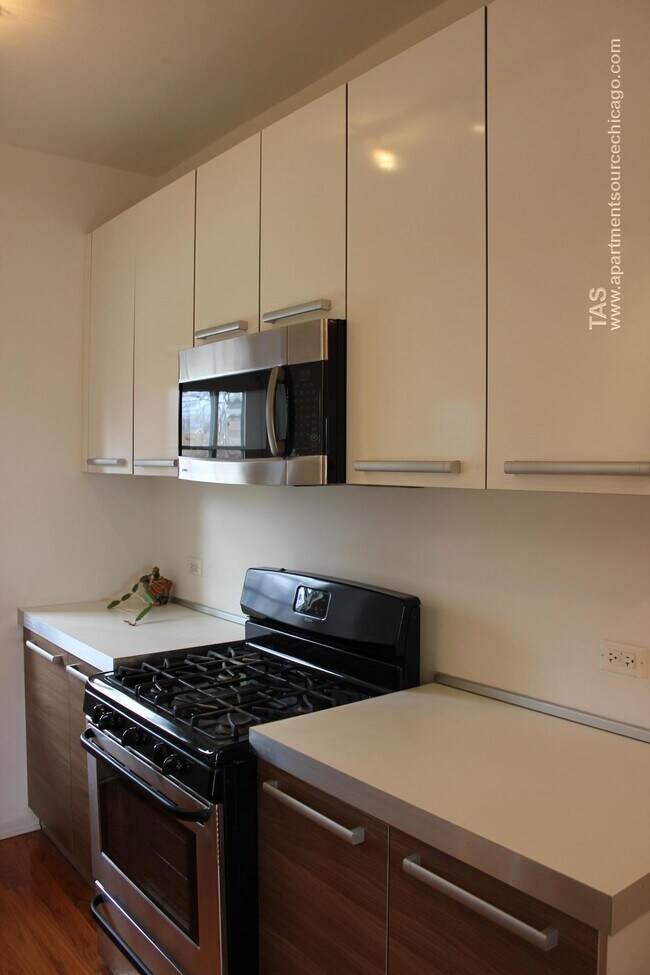 Foto del edificio - 1212 W Foster Ave