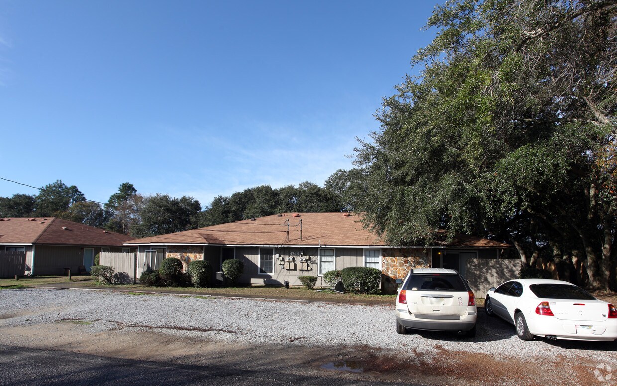 Building Photo - 4744 Bellview Ave