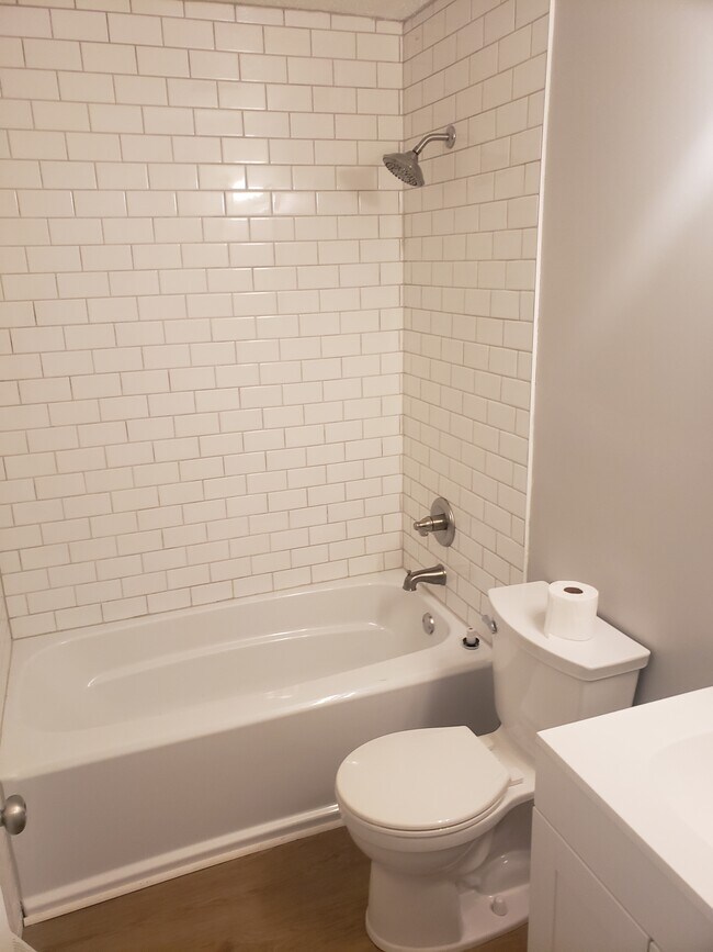 Building Photo - 2106 Elm St
