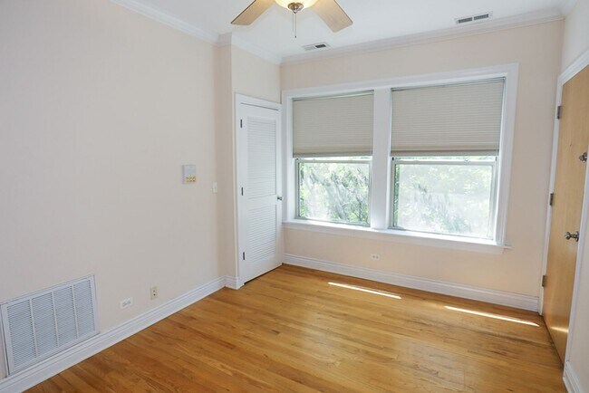 Foto del edificio - 1208 W Waveland Ave