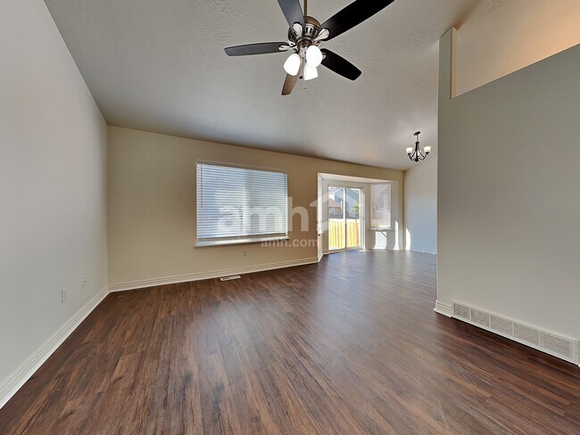 Building Photo - 3672 Nairn Dr