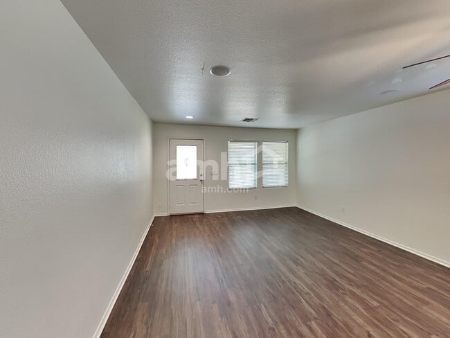 Building Photo - 780 E Cowboy Cove Trail