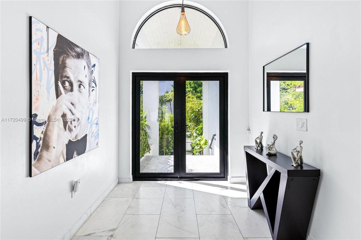 Foto principal - 1061 NW North River Dr