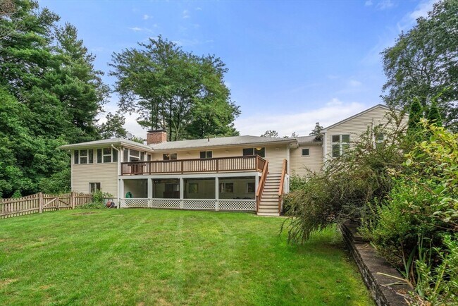 Building Photo - 160 Country Way