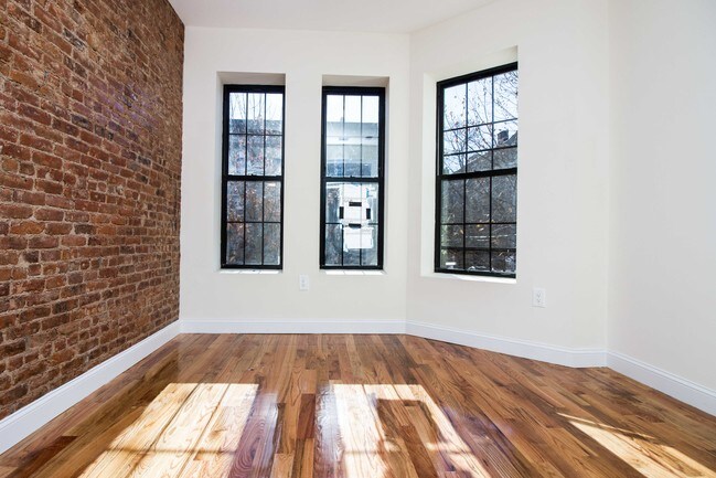 Foto del edificio - 715 MacDonough St