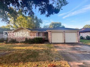 Building Photo - 5311 Lincoln Town Dr