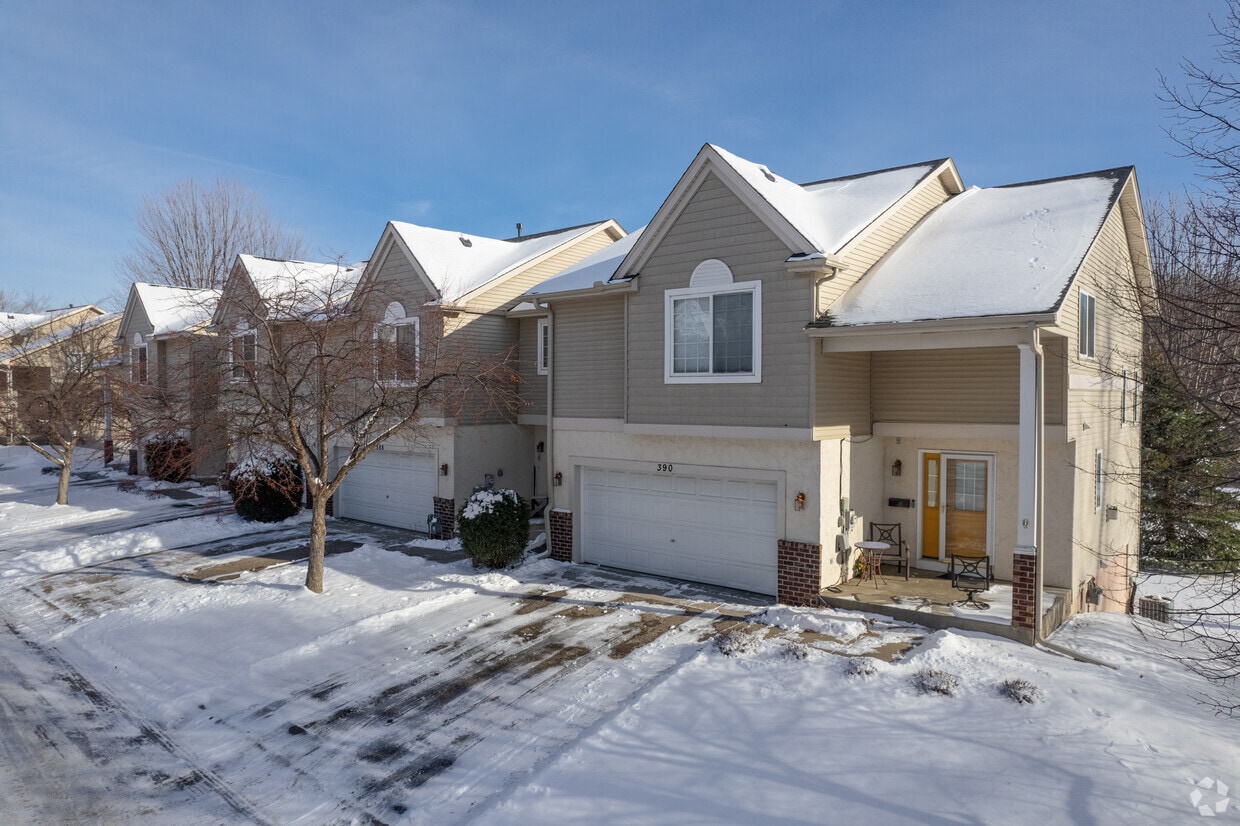 384 Brickyard Dr, Chaska, MN 55318 Apartments in Chaska, MN