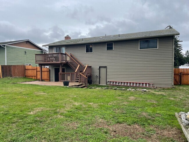Foto del edificio - ***PENDING APPLICATION***Spacious 3 Bedroom Home Close to Everything!