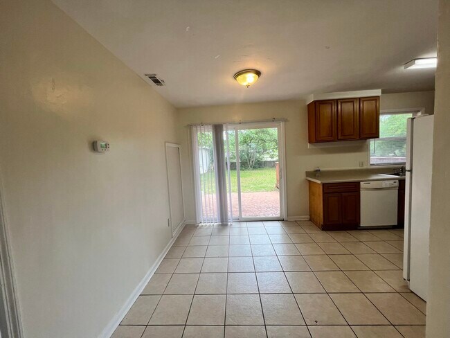 Foto del edificio - 3611 S Lakewood Dr