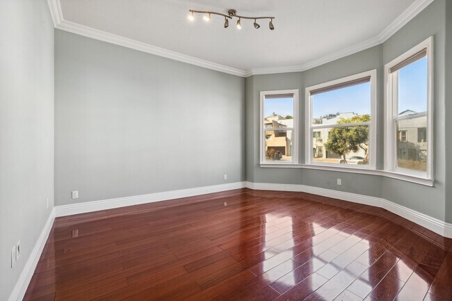 Building Photo - OPEN HOUSE:Tuesday(10/15) 6pm-6:30pm  Spac...