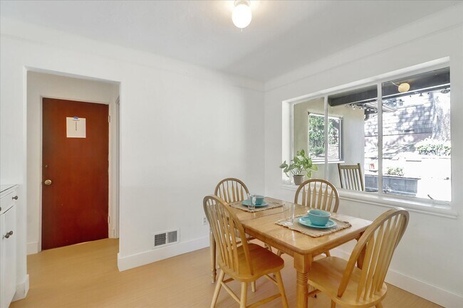 Foto del edificio - 339 Colusa Ave