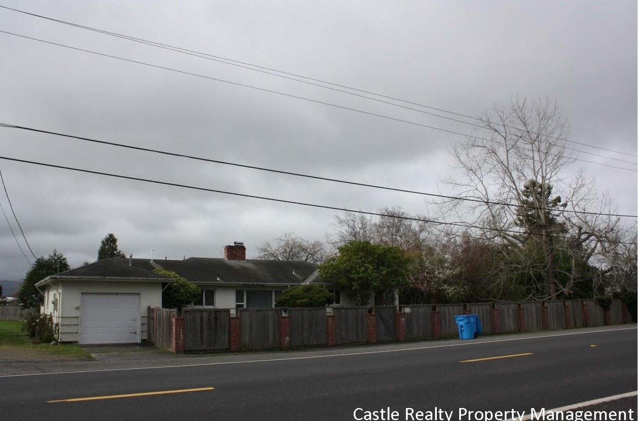2720 Rohnerville Rd, Fortuna, CA 95540 House Rental in Fortuna, CA