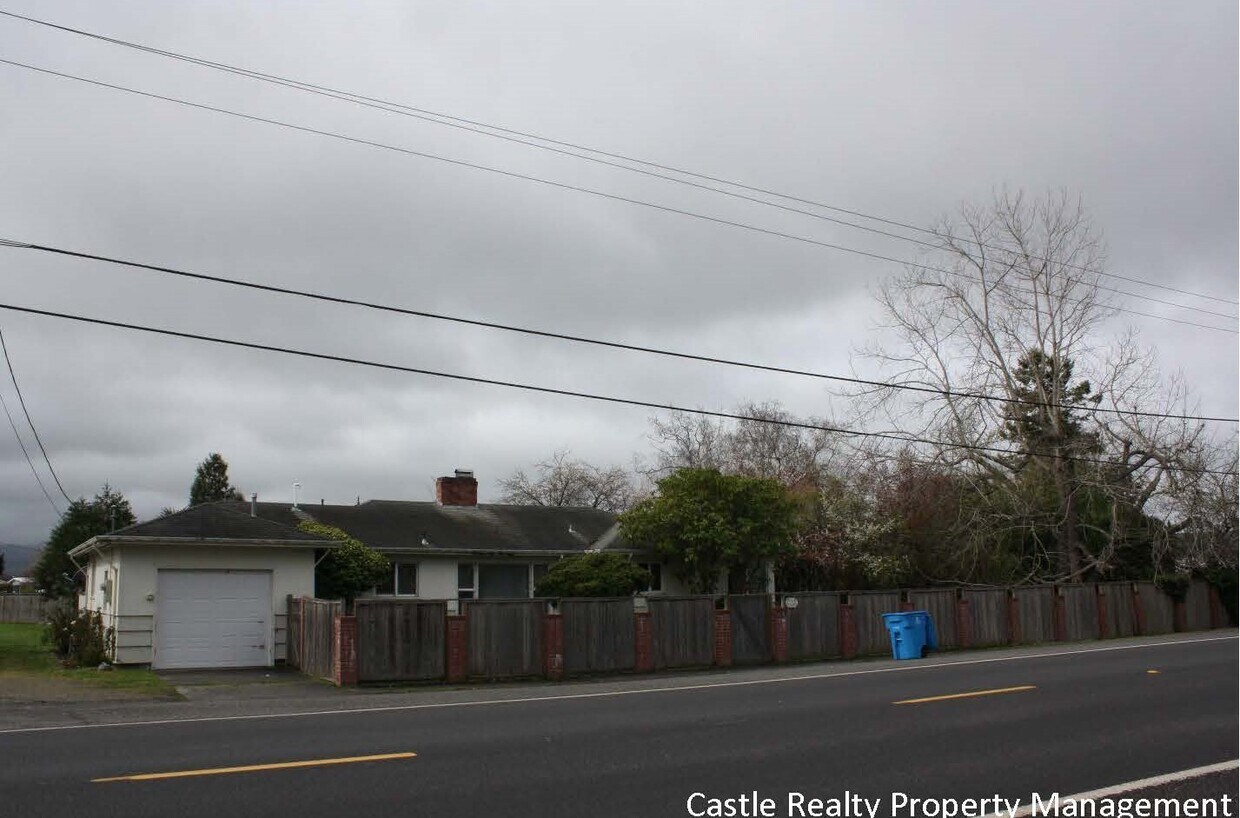 2720 Rohnerville Rd, Fortuna, CA 95540 House Rental in Fortuna, CA