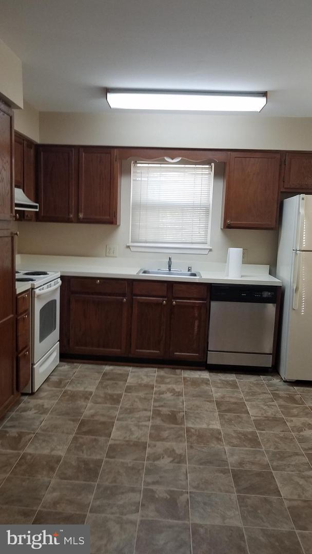 Foto del edificio - 5100 Brooke Valley Ct