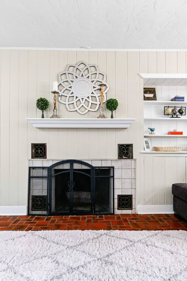 Building Photo - 1929 NW 7th Ln