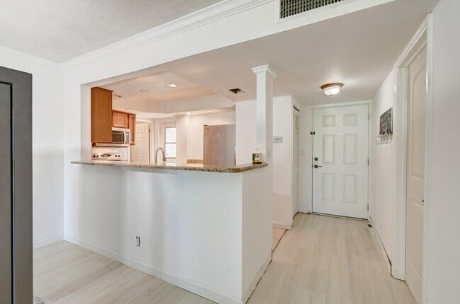 Building Photo - Listing 1