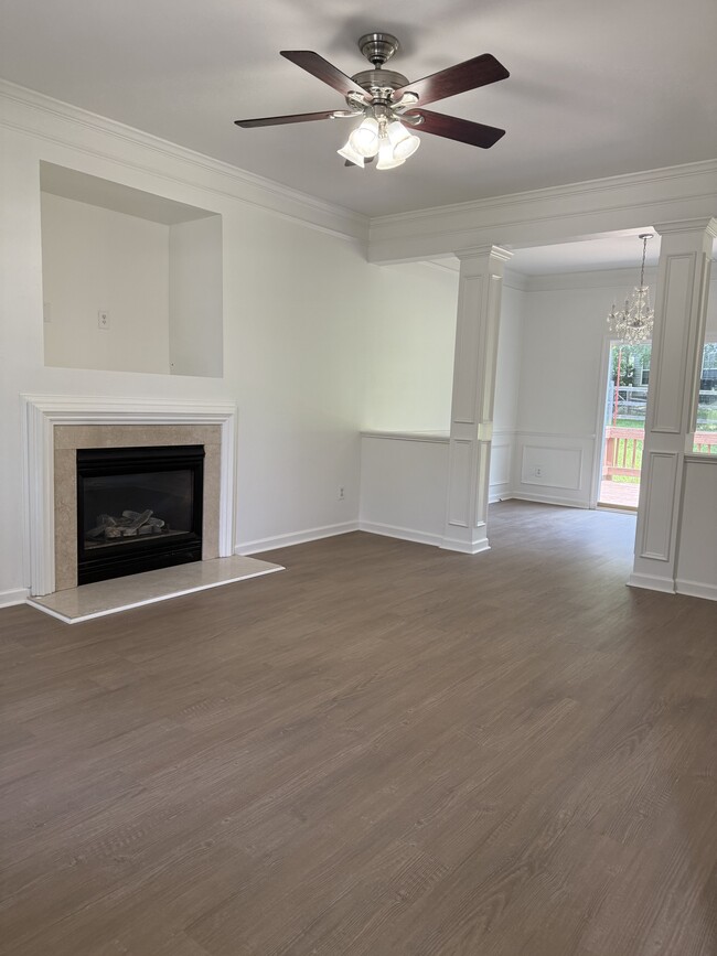 Building Photo - 4101 Woodbury Terrace NW