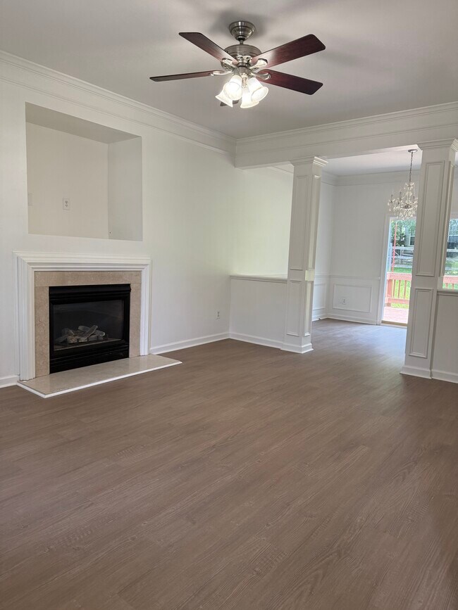 Foto del edificio - 4101 Woodbury Terrace NW