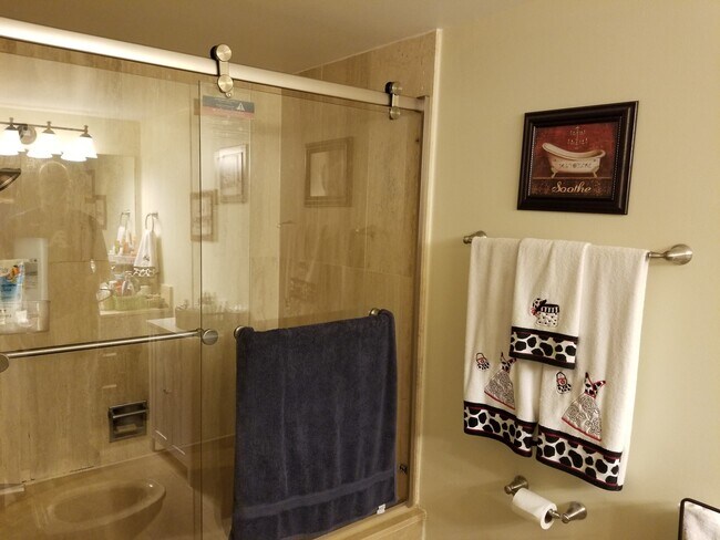 Bathroom - 1201 S Ocean Dr
