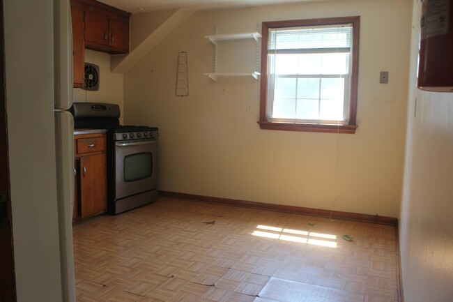 Kitchen - 371 Forest Rd
