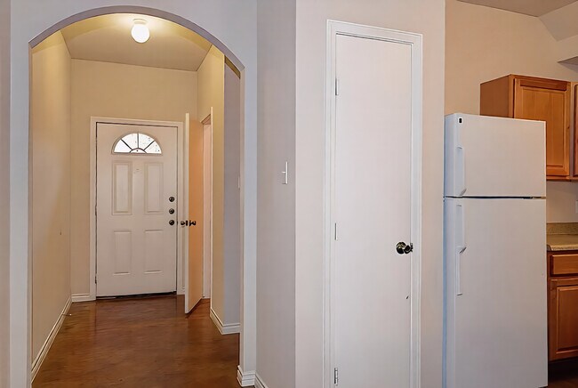 Foto del edificio - 7818 Kingsbury Wood