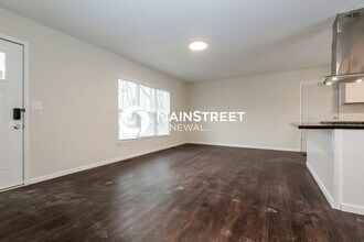 Building Photo - 17243 Chestnut Dr