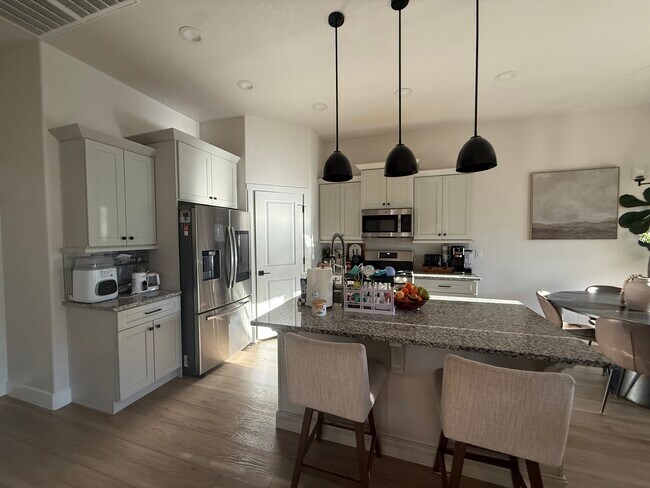 Building Photo - 659 S Goose Creek Dr