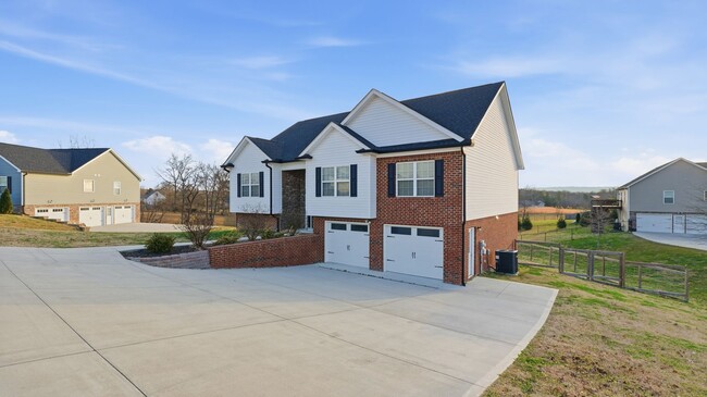 Building Photo - Harrison home!