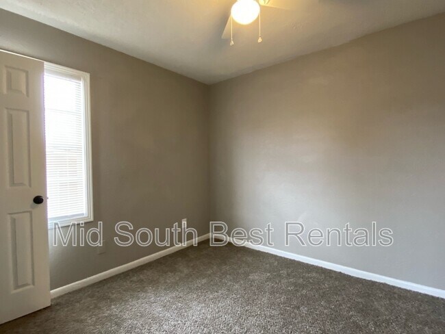 Foto del edificio - 637 Leacrest Ave