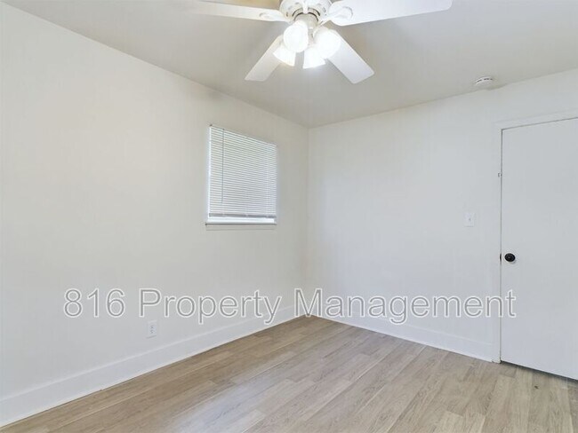 Building Photo - 15411 Barat Ave