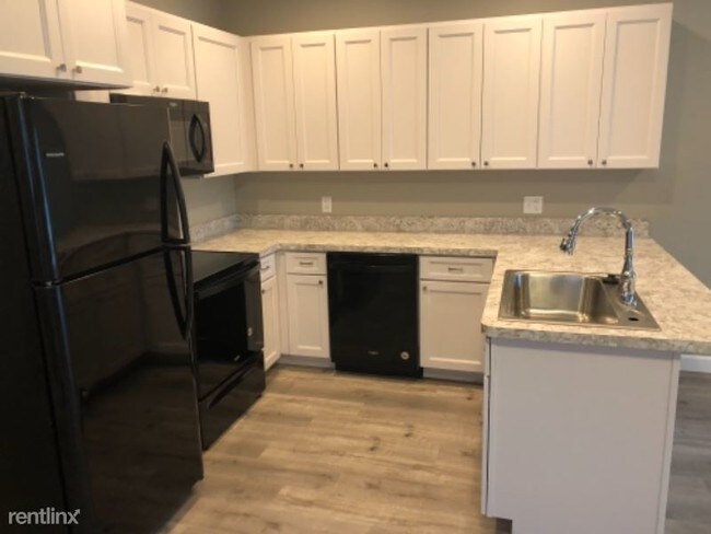 Building Photo - 4 br, 3 bath Townhome - 628 Davis St