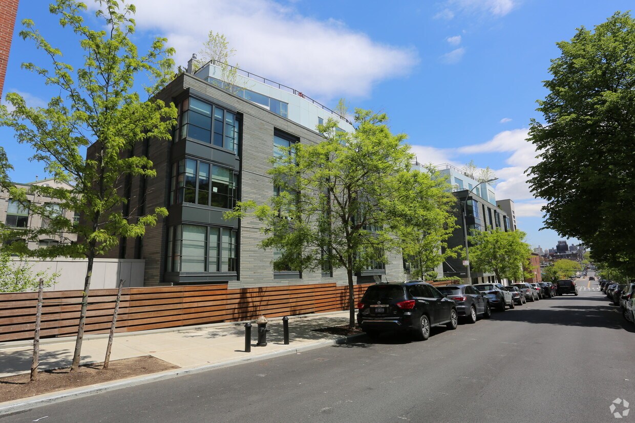 Foto principal - 345 Carroll St