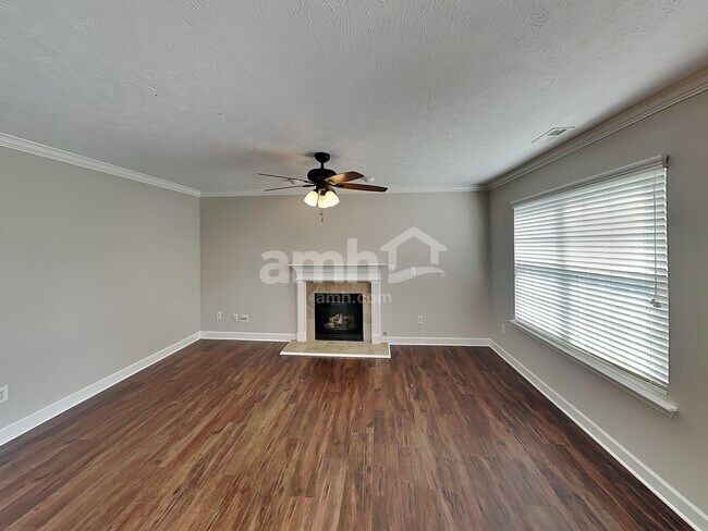 Foto del edificio - 102 Baker Springs Ln