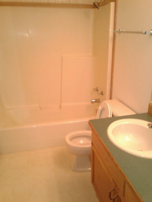 Building Photo - 3 Bed 1 Bath Unit in Sylvan Lake, AB