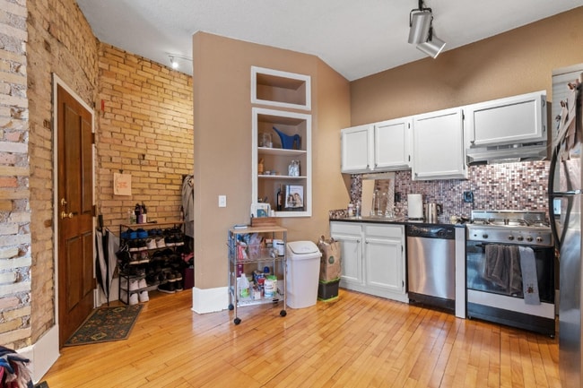 Building Photo - 609 S 9th St