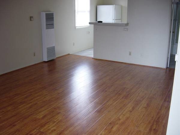 Foto principal - 11032 Sherman Ave