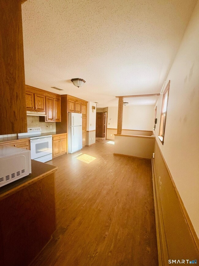 Building Photo - 20 Crest Dr